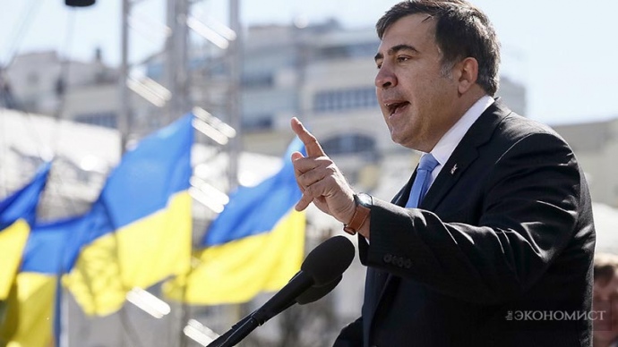 Через полчаса ДМС опубликовала на своем сайте официальное заявление, в котором говорилось о том, что президент Петр Порошенко издал указ о прекращении украинского гражданства Саакашвили
